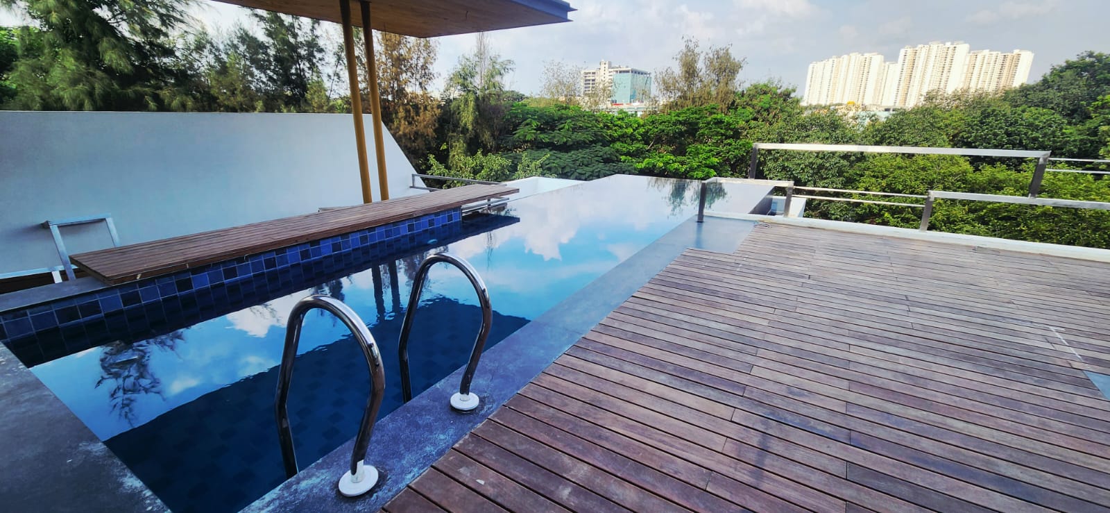 Rooftop Agua pool